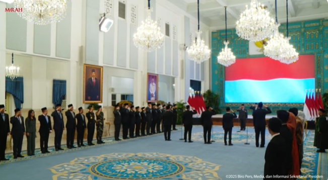 Pelantikan menteri baru.